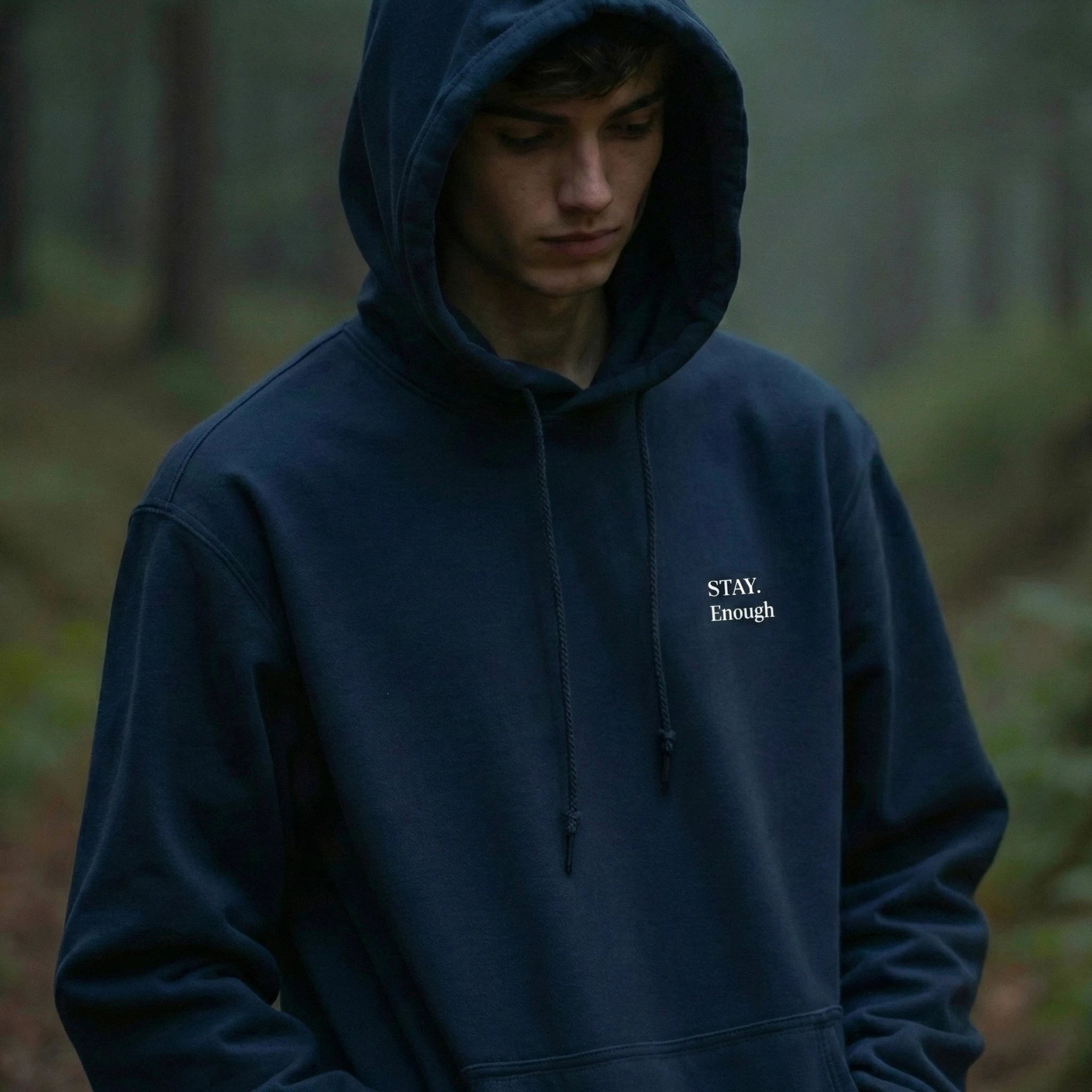 fiche produit stay enough hoodie bleu face logo