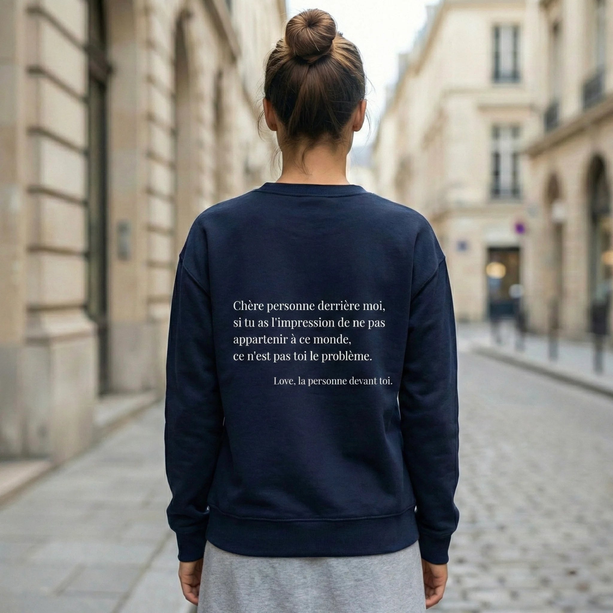 fiche produit stay you sweatshirt bleu message au dos 